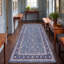 Tapis Hollis traditionnel à motif floral intégral bleu, gris et crème, lavable à la machine, antidérapant, à poils courts, pour l'intérieur et l'extérieur, adapté aux animaux domestiques, idéal pour le salon, la chambre, la salle à manger, l'entrée, le corridor ou le bureau.-260879148