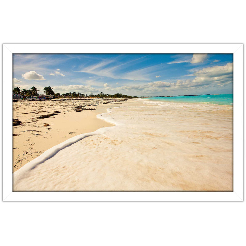 «Walking At High Tide», reproduction de photo, H 21,5 po x l 27,5 po x P 0,75 po, Cadre blanc