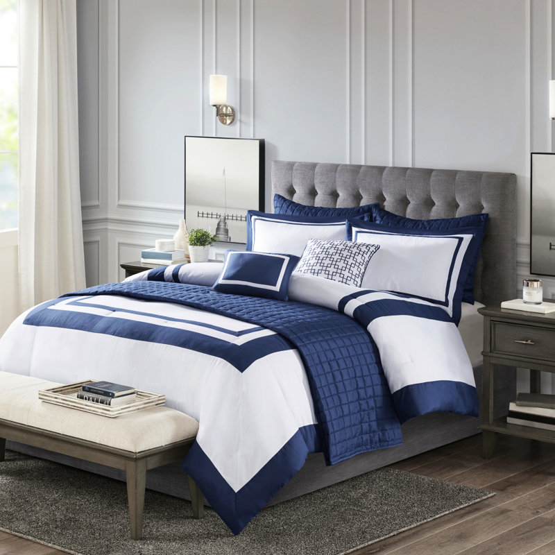 Couette King/King bleu marine - Ensemble de literie de luxe 8 pièces en microfibre douce brossée, comprenant une couette, des taies d'oreiller et des oreillers pour une chambre élégante.