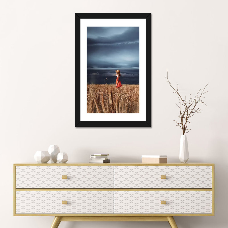 «Wheat Fields and Thunderstorm» par Hobopeeba - reproduction de photo, H 24 po x l 16 po x P 1 po, Papier encadré noir, Blanc