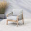 Chaise d'extérieur tissée en bois d'acacia avec coussins Marinee