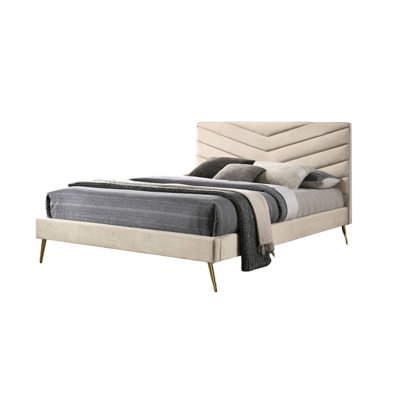 Très grand lit beige avec tête de lit de style Mid-Century moderne et pattes dorées
