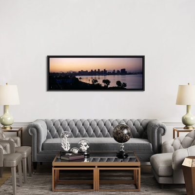 «Silhouette of Buildings at the Waterfront, San Diego, San Diego Bay, San Diego County, California», reproduction de photo sur toile tendue
