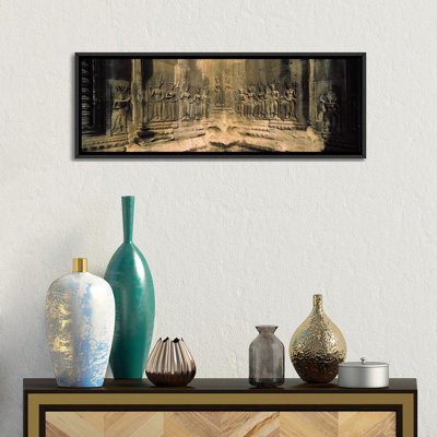 Bas-relief dans un temple, Angkor Wat, Angkor, Cambodge par Panoramic Images - Giclée sur toile tendue avec châssis
