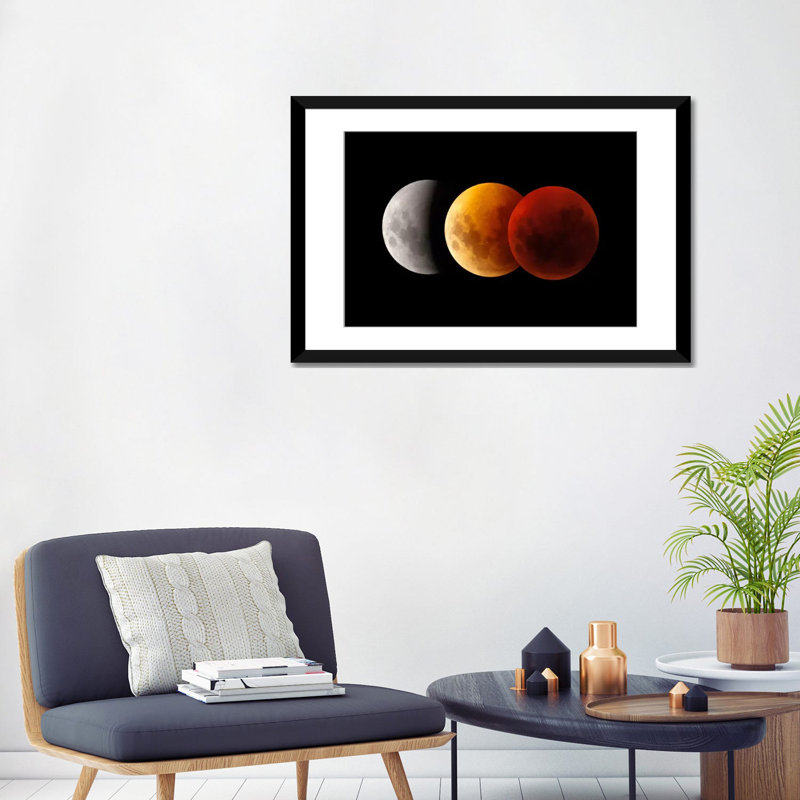«Composite Image Of Lunar Eclipse II» par Philip Hart, impression sur toile tendue, H 24 po x l 32 po x P 1 po, Blanc