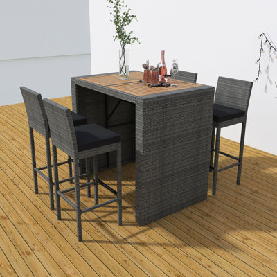 Clivia Bar Set with Stools