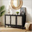 Buffet de ferme noir à 3 portes de 49,2 pouces de largeur avec rangement, combinant charme rustique et fonctionnalité moderne pour toute maison