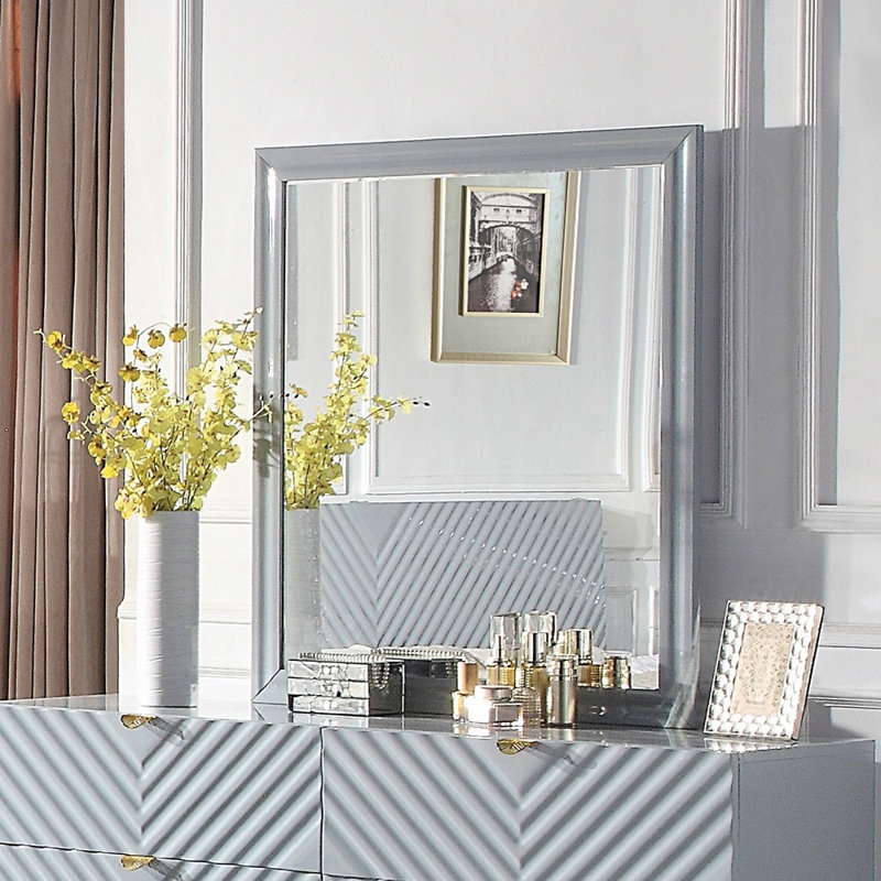 Miroir Gaines, Gris