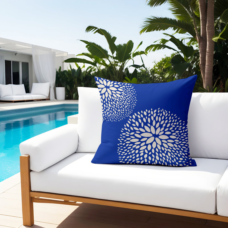 Coussin décoratif intérieur / extérieur en polyester filé à la main Bavière, H 15 po x l 15 po, Bleu marine / crème