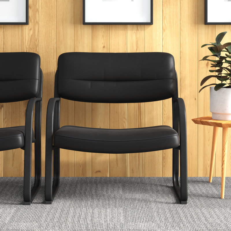 Large leather guest armchair Nivaeh Crusoe