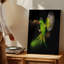 Reproduction d'art sur toile, un perroquet vert vibrant en vol-954830742