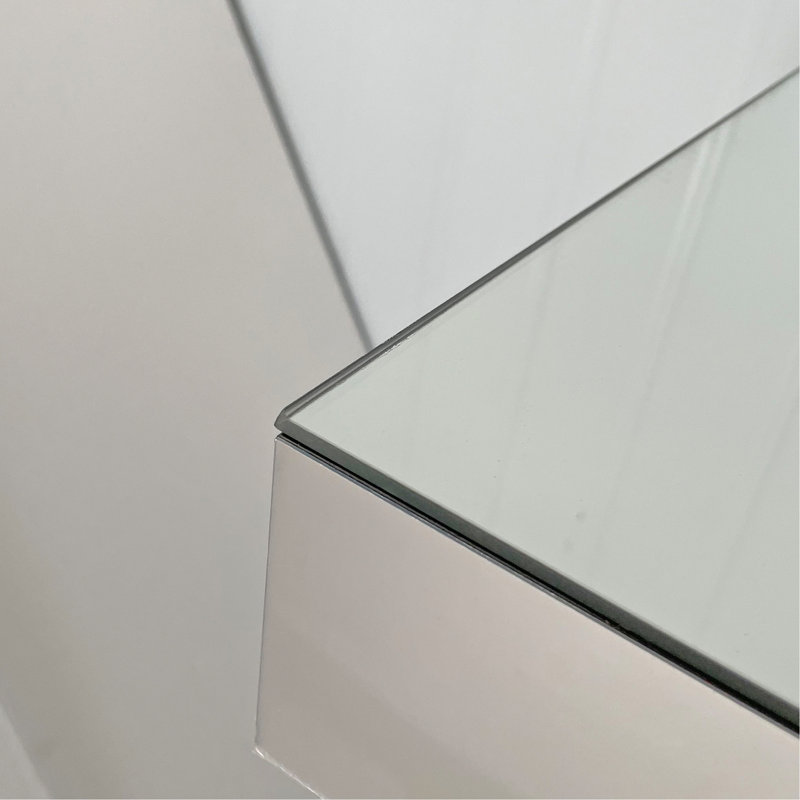 Table basse simple et élégante avec miroir, 2 espaces de rangement, acrylique et verre, reflet transparent, plateau carré contemporain avec balcon, décor