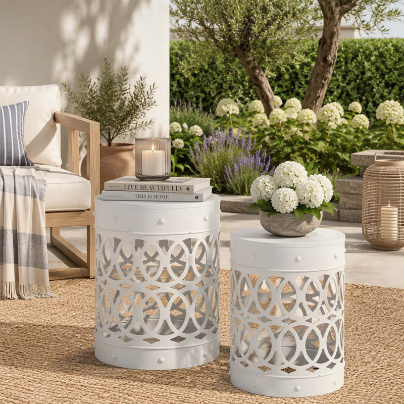 Ensemble de tables d'appoint d'extérieur modernes en métal avec design en fer découpé, durable et élégant pour tout espace de vie.