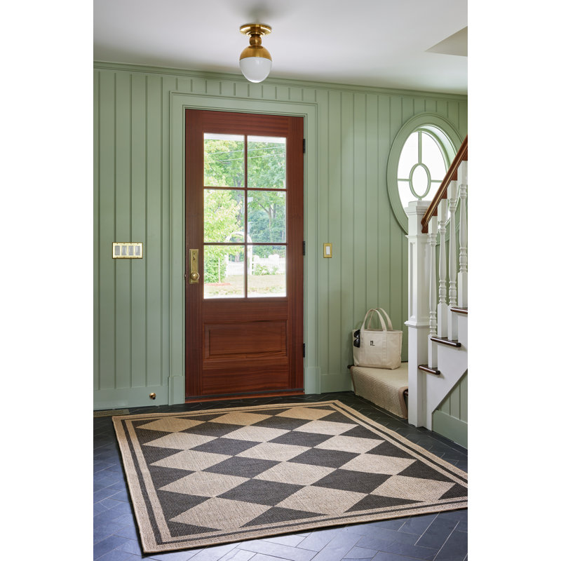 Geometric Area Rug in Black, 6'6" X 9'