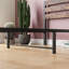 Structure de lit plateforme simple avec tête de lit d'aspect bois rustique - lattes en métal ne supportant pas de sommier noir - conception simple à assembler Rangement supplémentaire sous l'apparence Zone de sommeil facile sous l'option