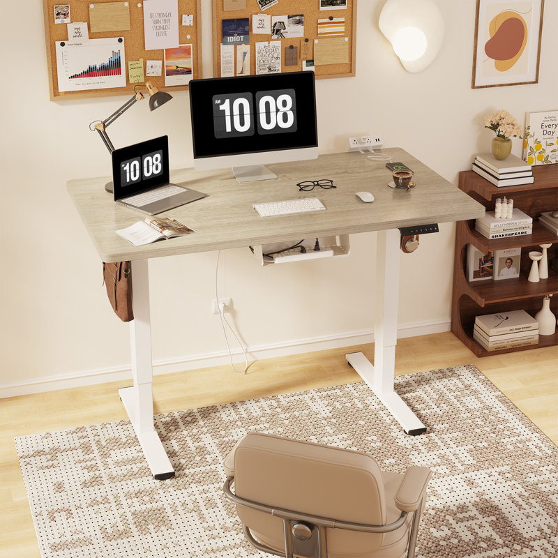 Bureau debout à hauteur ajustable avec ports USB et plateau de gestion des câbles Mancheer, 45.7" H x 48" W x 24" D