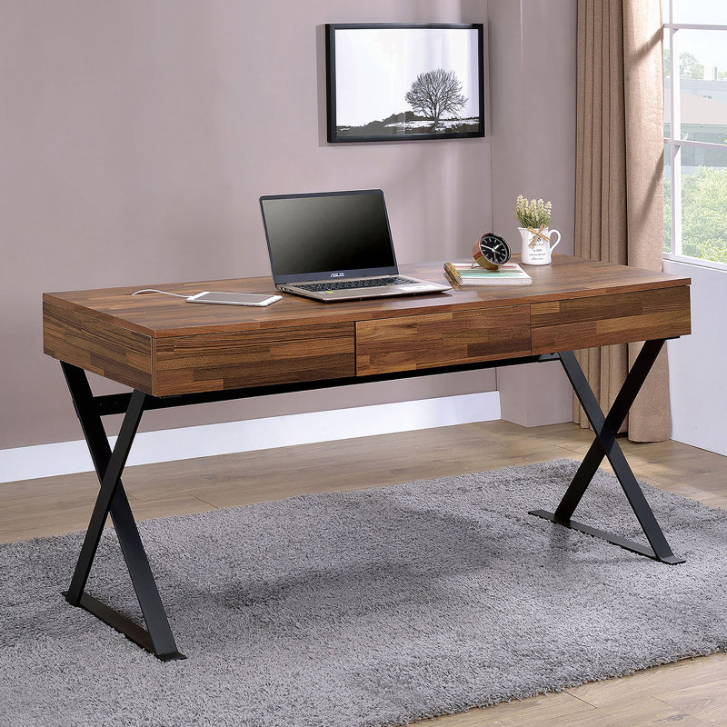 Bureau d'ordinateur industriel avec trois tiroirs de rangement, prise USB et prise de courant, pieds en X au fini noir