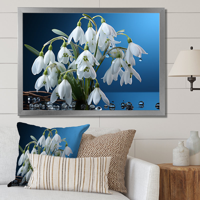 «Winter Snowdrop Flower», photographie sur toile, Cadre simple argenté, H 24 po x l 32 po x P 1 po