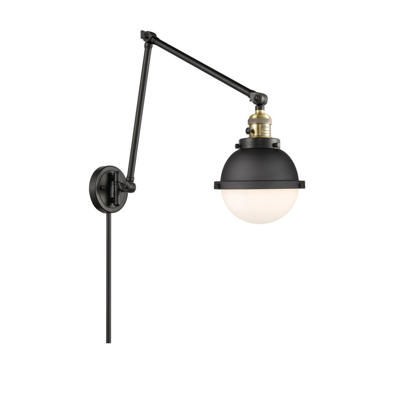 Bras pivotant 1 lumière 7 po Shauna, Blanc mat, Noir/laiton antique, Incandescente
