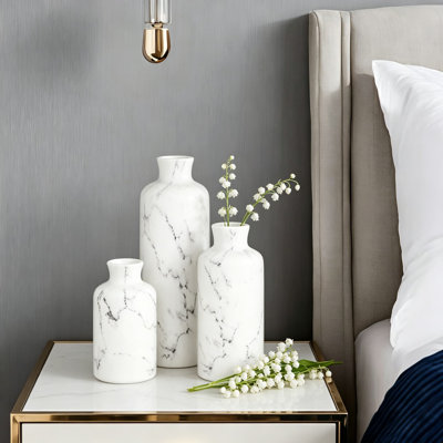Ensemble de 3 vases blancs en marbre blanc