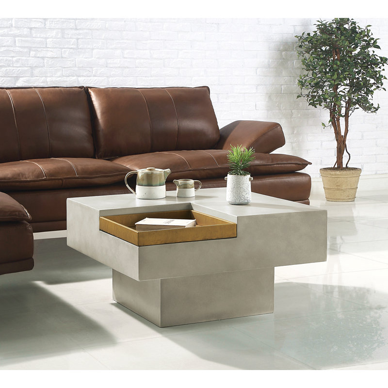 Table basse grise patinée avec plateau carré et base piédestal
