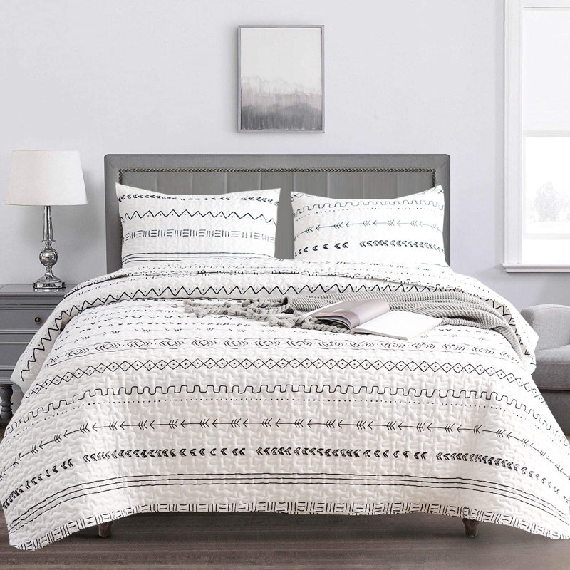 SLEEPBELLA White Quilt Set King Size 3Pcs,Bohemian Design with White & Black Geometric Pattern Printed on White, All Season Lightweight Coverlet Sets(King 106x96,Boho White)