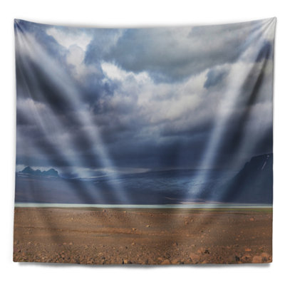 Paysage, étendue de terre sous une tapisserie bleu ciel