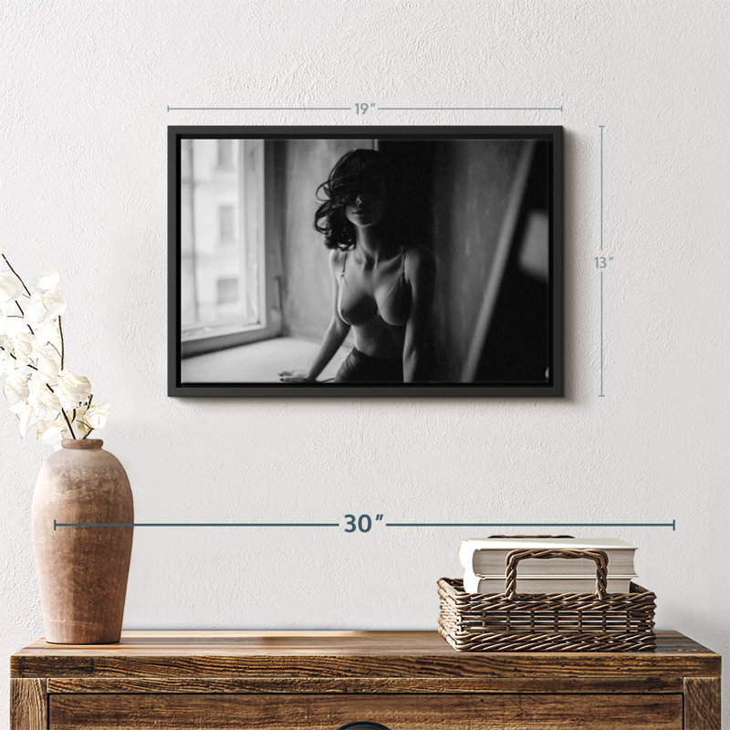 Femme séduisante, reproduction sur toile, H 13 po x l 19 po
