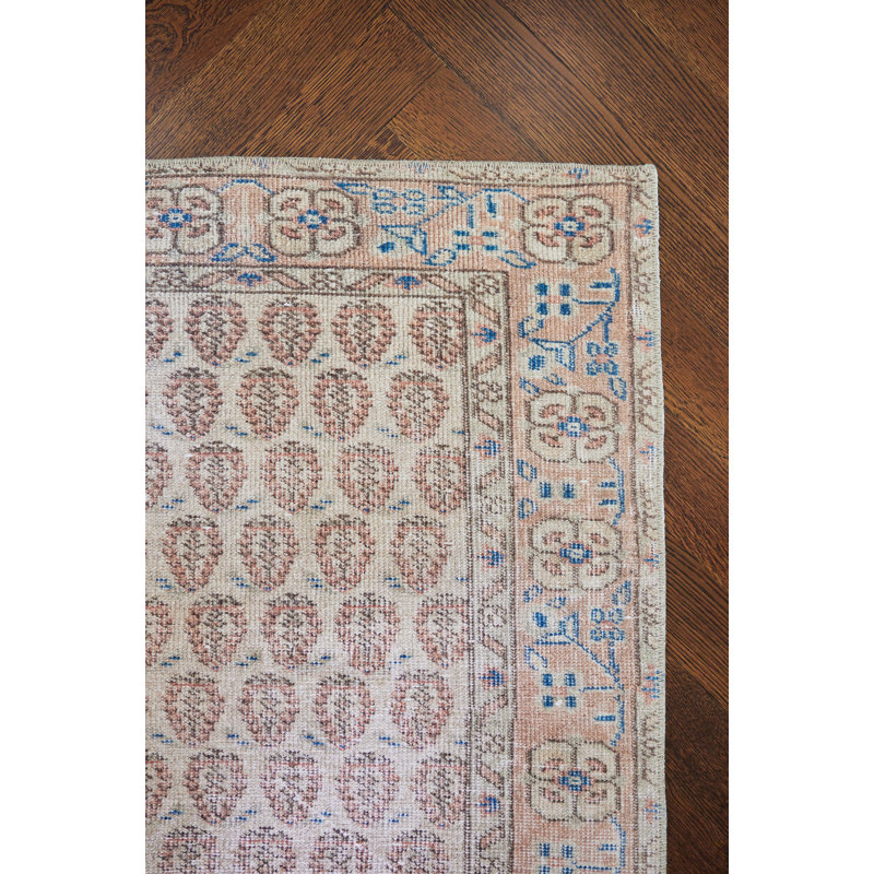 Dorset Oriental Area Rug in Beige, Rectangle 5' x 7'6"