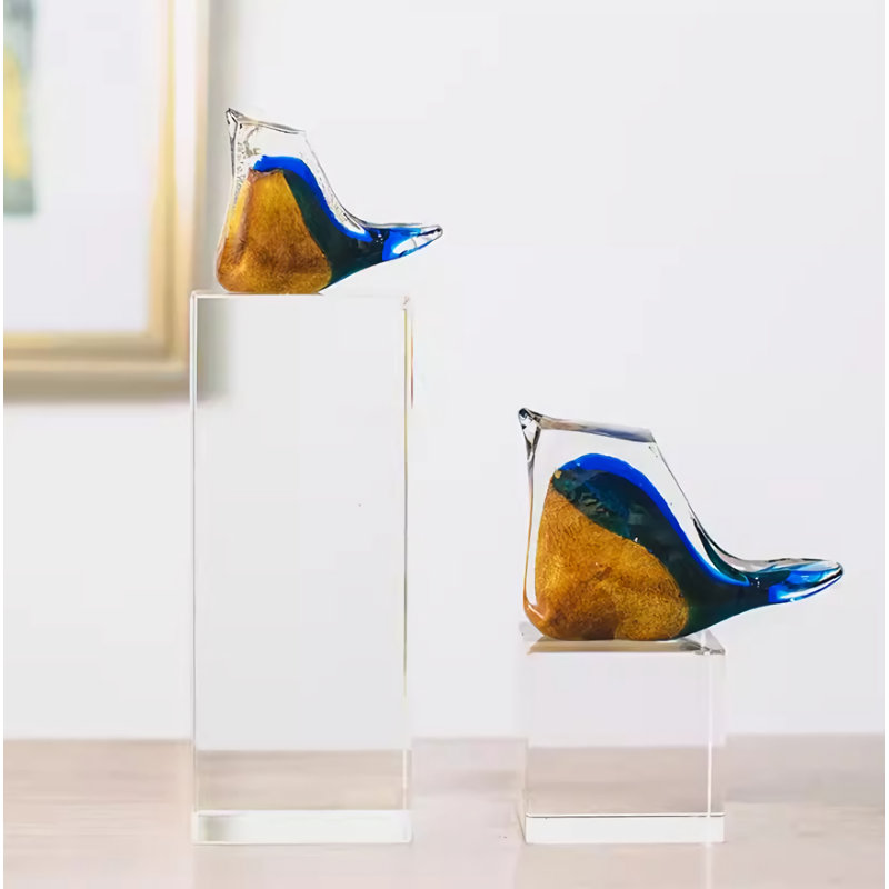 Mackens Figurines & Sculptures