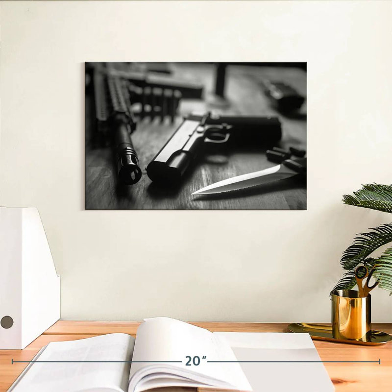 Armes et couteau, H 8 po x l 12 po