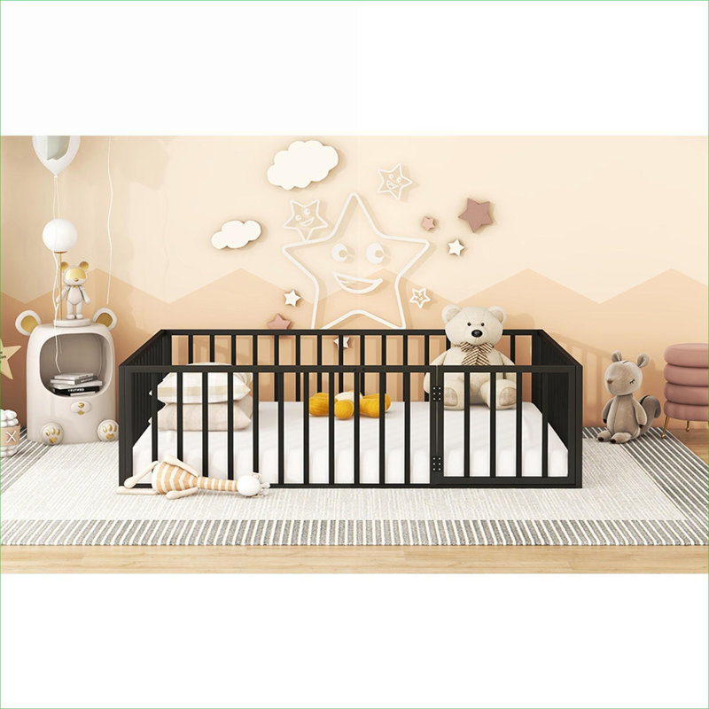 Base de lit pour lit d'enfant avec clôture et porte ouverte
