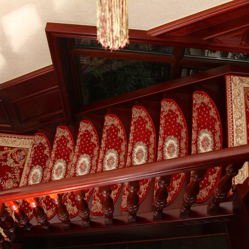 Tapis d'escalier floral rouge / or, Demi-cercle 0,75 pi x 2 pi 1 po