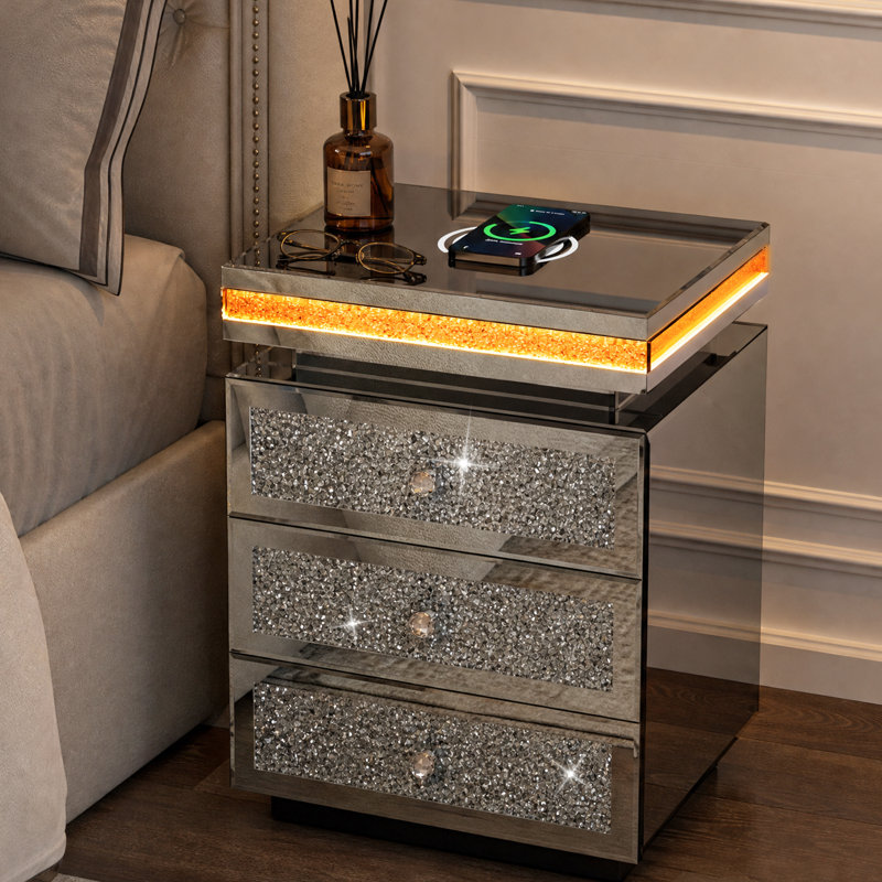 Station de charge sans fil avec table de chevet en miroir: lumières DEL Table de bout en chevet en cristal concassé pour chambre à coucher 3 tiroirs Table d'appoint moderne argentée pour le salon Bureau Décoration intérieure