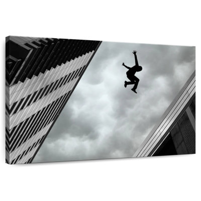 Extreme building jump Sireci