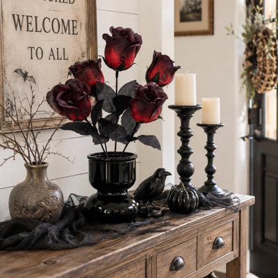 Bouquet de 4 roses noires artificielles, roses gothiques en soie pour l'Halloween, avec des pétales réalistes et des tiges flexibles, pour une décoration intérieure romantique et sombre, idéale pour les fêtes et les occasions spéciales.