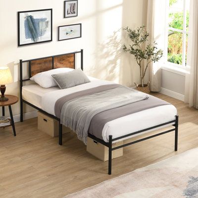 Structure de lit simple en métal noir TG, tête de lit à panneau en bois, système de stabilité durable, silencieux et silencieux, rangement sous le lit à 10,8 po de hauteur, facile à assembler avec les outils inclus, sans boîte