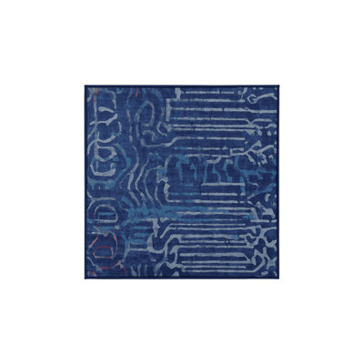Tapis bleu soyeux et moelleux