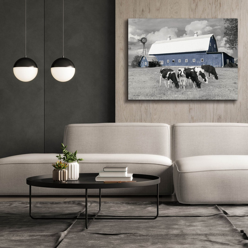 «Blue Barn with Cows» par Lori Deiter, estampe numérique sur toile, H 40 po x l 54 po x P 1,5 po