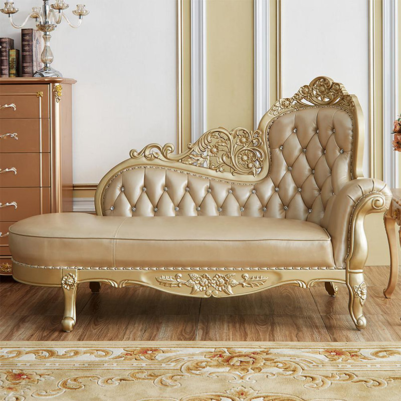 Chaise en bois massif de qualité sculptée, Orienté à droite