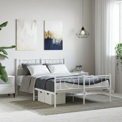 Altamae Metal Bed