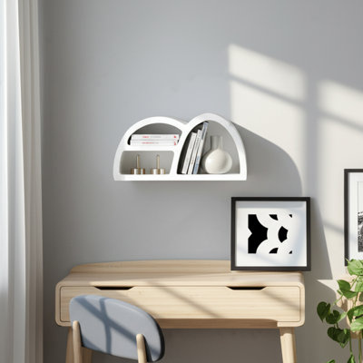 Tablette murale en bois avec motif géométrique asymétrique et rangement mural contemporain pour bureau à domicile