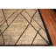 Tapis décoratif moderne à conception tribale unique et tendance One-of-a-Kind