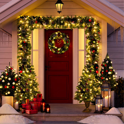 Ensemble de sapin de Noël artificiel pré-éclairé 4 pièces, guirlande, couronne et ensemble de 2 arbres d'entrée avec lumières DEL et arbre de Noël