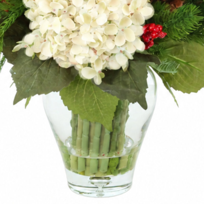 Arrangement de vacances hydrangées et baies, Cream