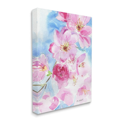 Fleurs de cerisier en fleurs roses sur fond bleu