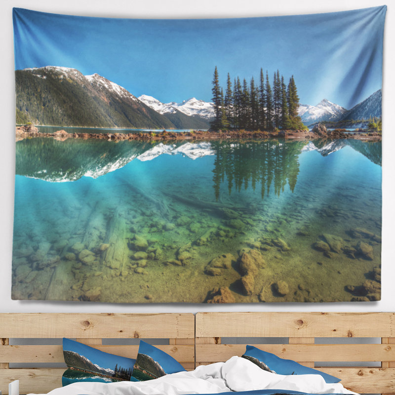 Rangée d’arbres de pin et de tapisserie de mountain lake avec accessoires suspendus inclus, H 32 po x l 39 po