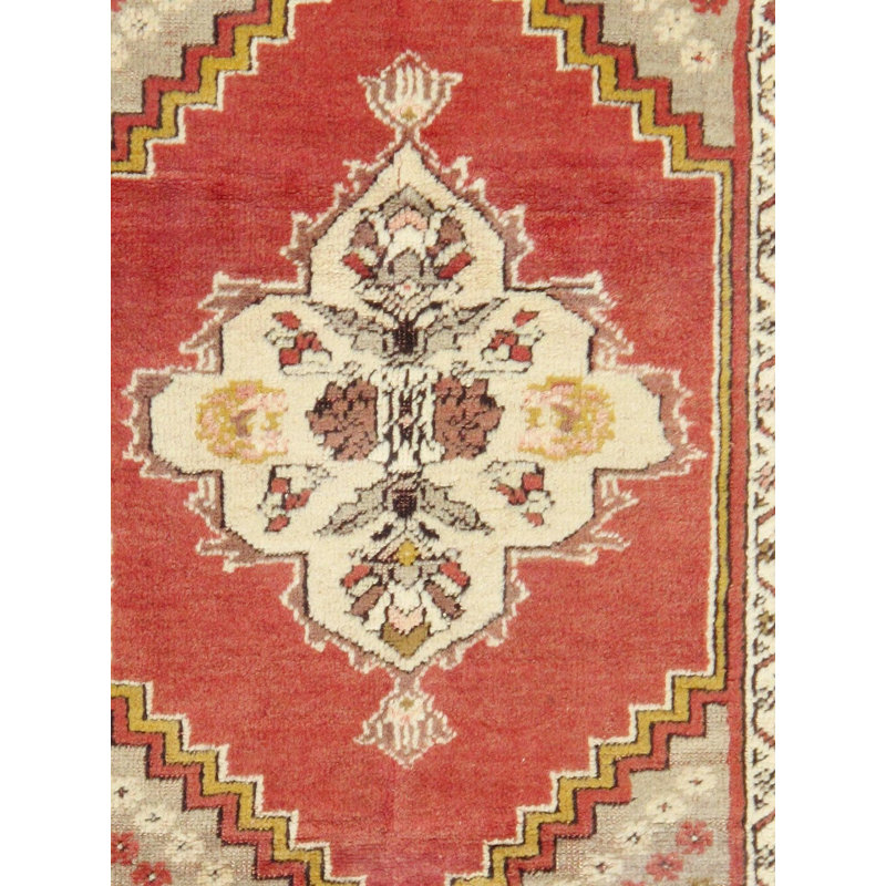 Isabelline Vintage Sivas Coral Lamb's Wool Area Rug- 3'7" X 5'5"