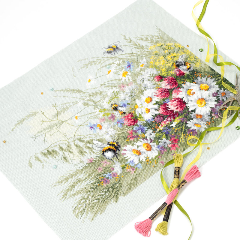 Daisies and Clover Counted Cross Stitch Kit by Magic Needle 510-225