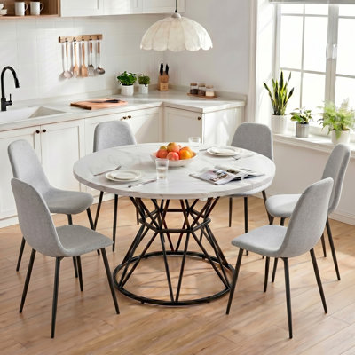 Ensemble de table de salle à manger de 47 po pour 4, 5 pièces, table de cuisine industrielle moderne et chaises avec plateau en faux grain de bois et chaises en faux suède, base piédestal géométrique en métal noir